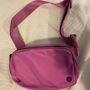 Lulumeon everywhere belt bag